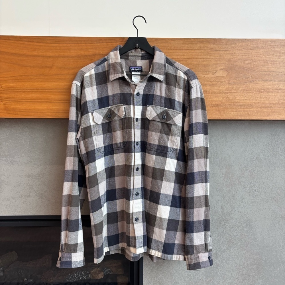 Patagonia Men’s Fjord Flannel Shirt, Size M